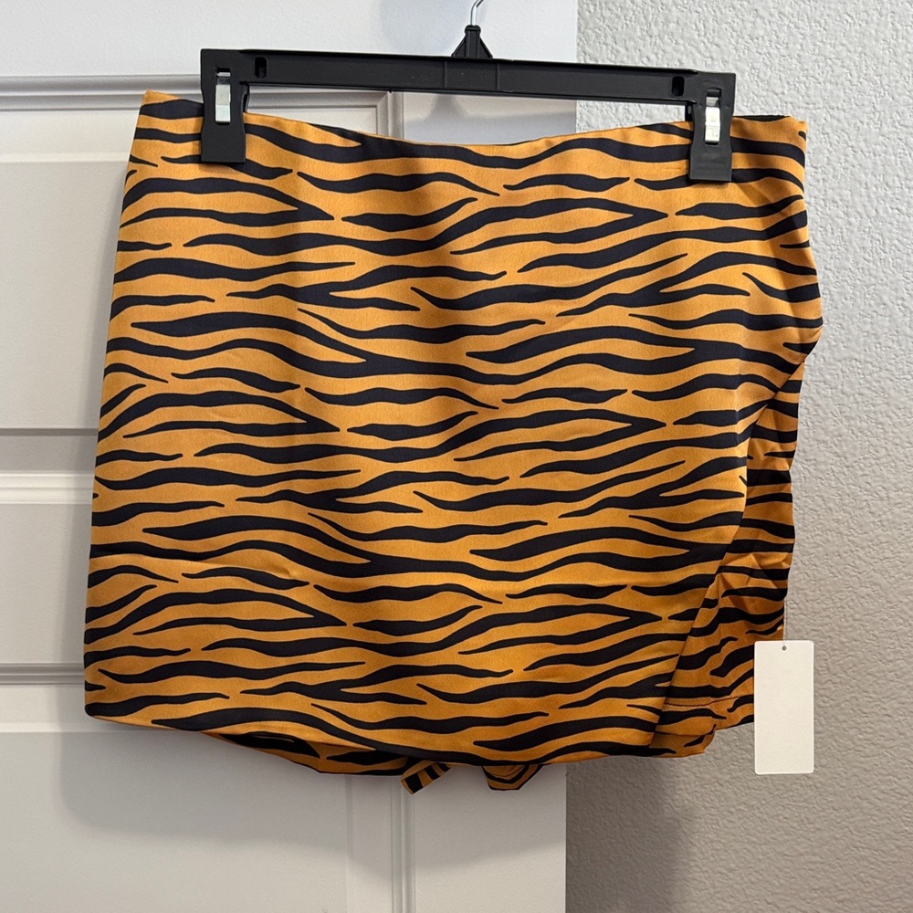 Show Me Your MuMu Tiger Stripe Skort in Mustard and Black size L